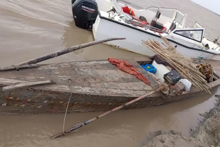 BSF apprehends two Pakistani fishermen, seizes 4 fishing boats from Gujarat's Bhuj