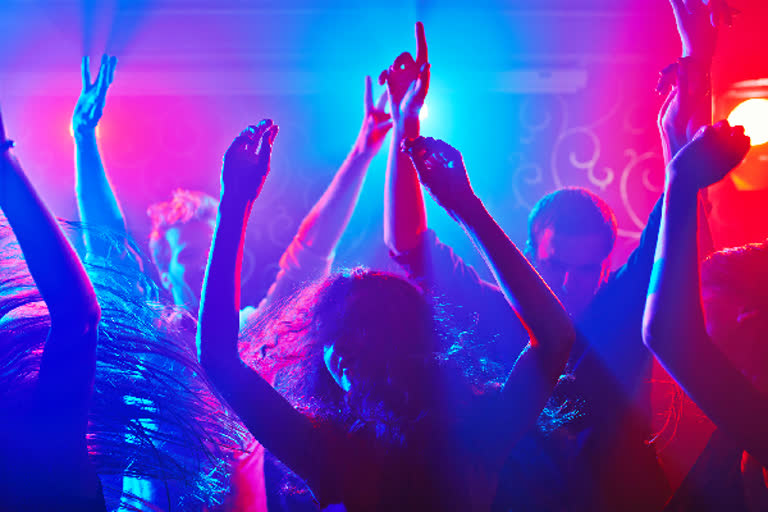 பழனி அருகே கோயில் திருவிழாவில் ஆபாச நடனம்!