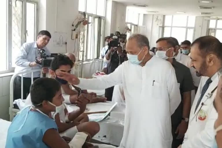 Ashok Gehlot in SMS Hospital