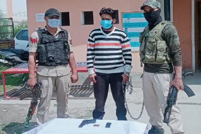 srinagar police arrested let hybrid terrorist