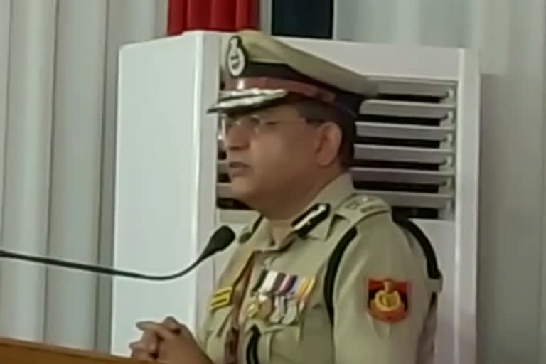 Police Commissioner Rakesh Asthana has also become a victim of cyber fraud
