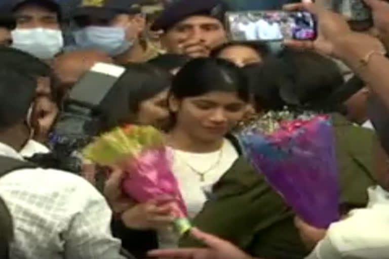 Telangana Sports Ministry welcomes Golden girls Nikhat Zareen and Isha Singh