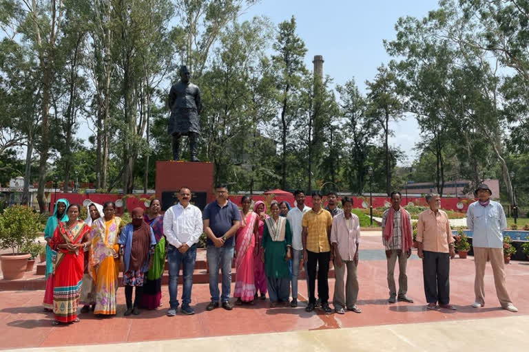 Congress leaders pay tribute to Jawaharlal Nehru