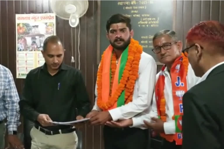 Vicky Suyal filed nomination for Champawat Municipality by election