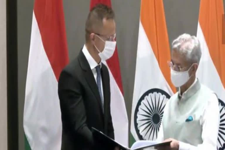 India-Hungary signs MoU on international solar alliance