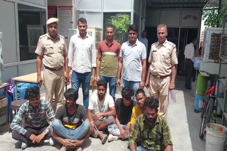 The miscreants kidnapped the youth in Jaipur,  police arrived miscreants pelted stones