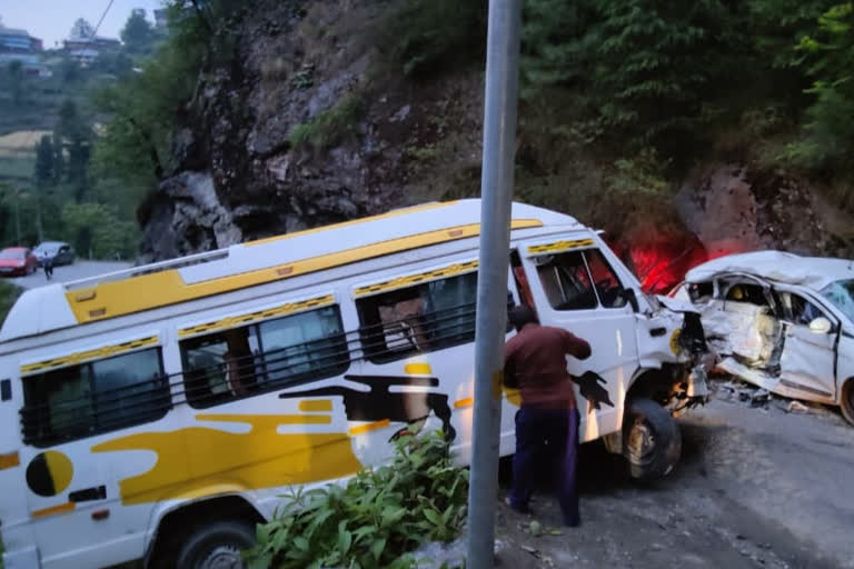 Tourist vehicle accident in Jibhi of Kullu