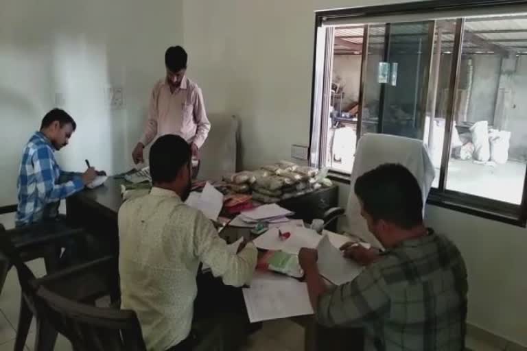 Adulterated seeds Problem : આ સમસ્યાથી ખેડૂતોની શી હાલત બને છે તેની જાણ છે?