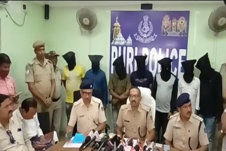 puri police arrested seven accused after raid on illegal gun dealing