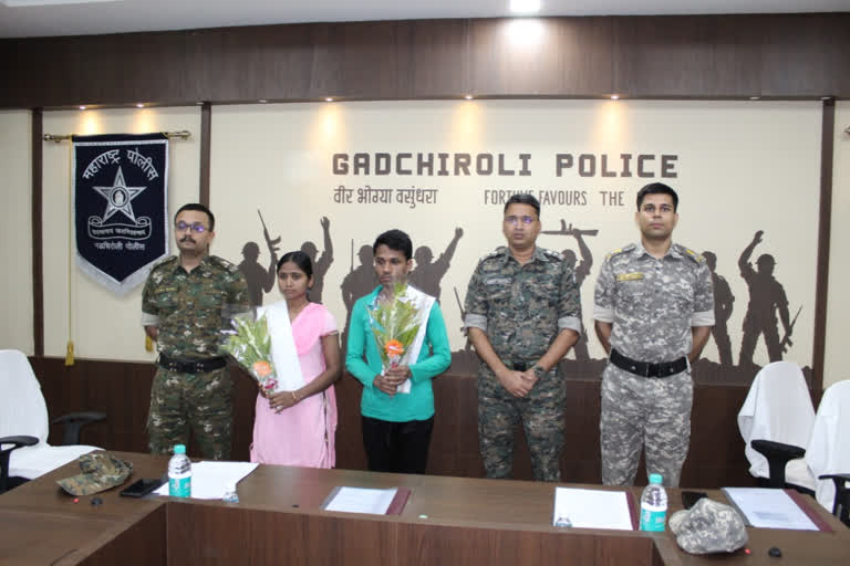 surrender of two extremist Naxalites with a bounty of rs 12 lakh in gadchiroli