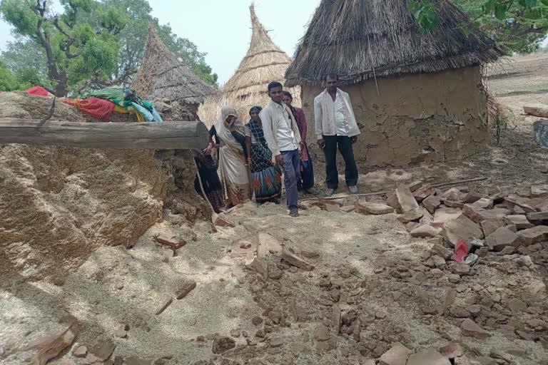 Mudwall collapse in Bharatpur