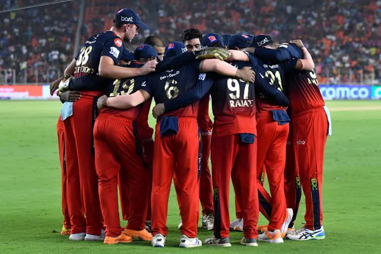 RCB last Dressing Room huddle of IPL 2022