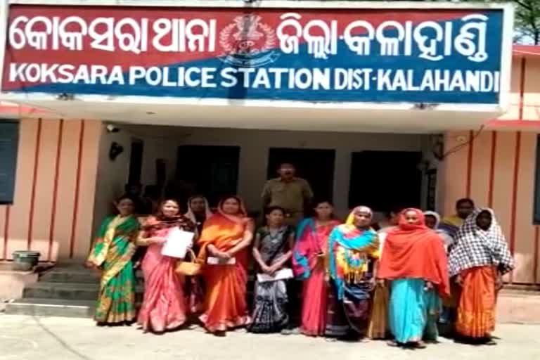 women handed to demand letter over close the liqueur shop in kalahandi