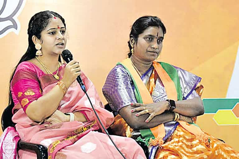 bjp leader sadineni yamini fires on ysrcp