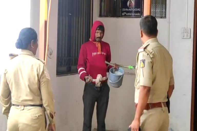 police-arrested-the-man-who-entered-into-the-women-toilet-at-belgaum