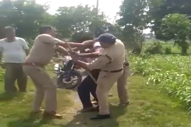 Haldwani police and lawyer fight