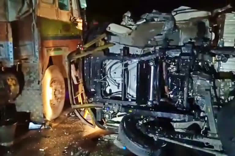 Tata Ace rams into stationary truck in Andhra Pradesh, Road accident in Andhra Pradesh, Palnadu road accident, many people died in Palnadu road accident, ಆಂಧ್ರಪ್ರದೇಶದಲ್ಲಿ ನಿಂತಿದ್ದ ಟ್ರಕ್‌ಗೆ ಟಾಟಾ ಏಸ್ ಡಿಕ್ಕಿ, ಆಂಧ್ರಪ್ರದೇಶದಲ್ಲಿ ರಸ್ತೆ ಅಪಘಾತ, ಪಲ್ನಾಡು ರಸ್ತೆ ಅಪಘಾತ, ಪಲ್ನಾಡು ರಸ್ತೆ ಅಪಘಾತದಲ್ಲಿ ಅನೇಕ ಜನರು ಸಾವು,