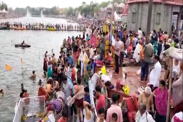 Devotees take bath at Somkund and Shipra Ghat