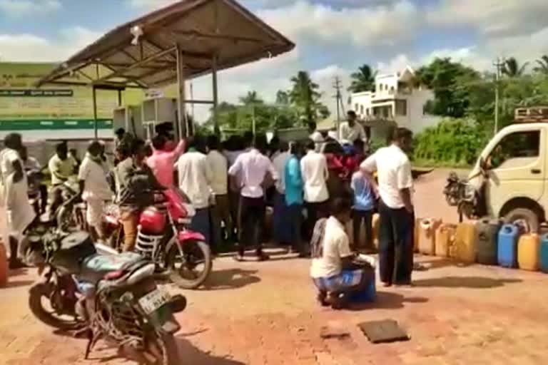 petrol-bunk-strike-motorists-lined-up-for-diesel-and-petrol-in-hubballi