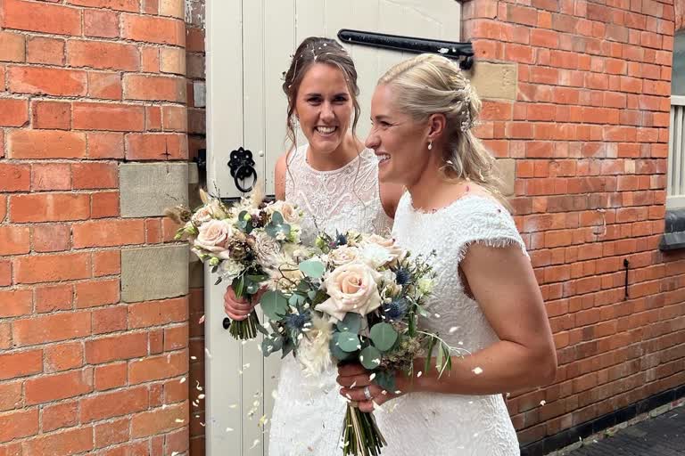 Nat Sciver and Katherine Brunt get married  Nat Sciver  Katherine Brunt  ഇംഗ്ലണ്ട് ക്രിക്കറ്റ് താരങ്ങളായ കാതറിന്‍ ബ്രണ്ടും നതാലി സിവറും വിവാഹിതരായി  കാതറിന്‍ ബ്രണ്ട്  നതാലി സിവര്‍  England World Cup winning women cricketers Nat Sciver and Katherine Brunt get married