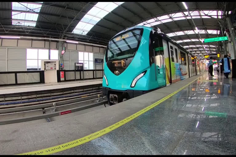 Threatening message in bogie of Kochi Metro  Kochi Metro Threatening message  മെട്രോയുടെ ബോഗിയിൽ ഭീഷണി  കൊച്ചി മെട്രേയില്‍ ഭീഷണി  കൊച്ചിയില്‍ സ്ഫോടന ഭീഷണി