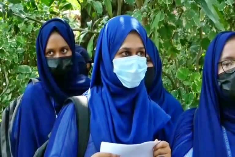 manglore-university-hijab-controversy-students-made-allegation-against-abvp