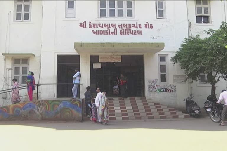 Child born by unmarried girl in Rajkot : 21 વર્ષની કુંવારી શ્રમિક યુવતીએ રાજકોટમાં દીકરીને જન્મ આપ્યો, શું છે ઘટના જાણો