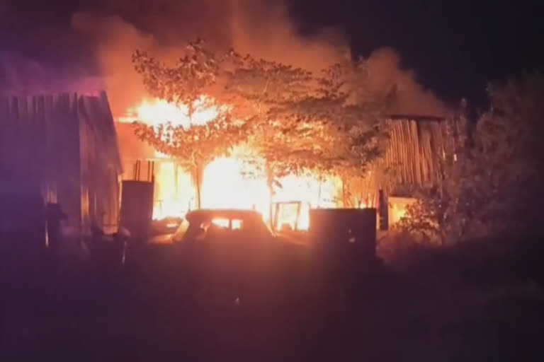 தேனியில் தீ விபத்து: பல லட்சம் மதிப்பிலான பொருள்கள் நாசம்