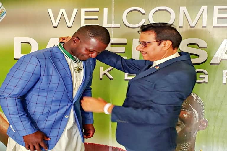 cricket  West Indies  cricketer  Darren Sammy  honored  Sitara e Pakistan  वेस्टइंडीज  डेरेन सैमी  कप्तान  पाकिस्तान  पाकिस्तान सुपर लीग  पीएसएल  सितारा ए पाकिस्तान