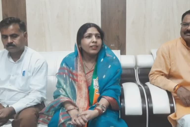 Ranjeeta Koli challenges Zahida Khan for illegal mining