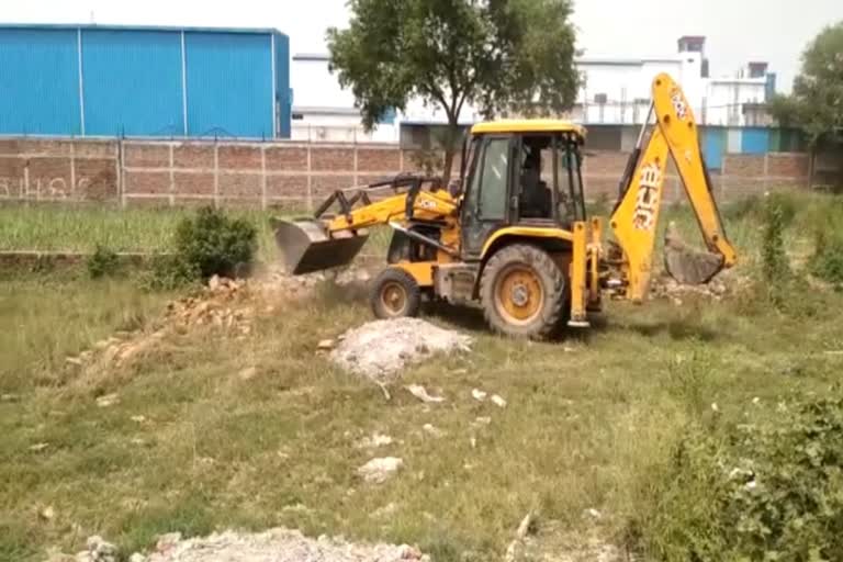 HRDA bulldozers run on illegal colonies in Roorkee