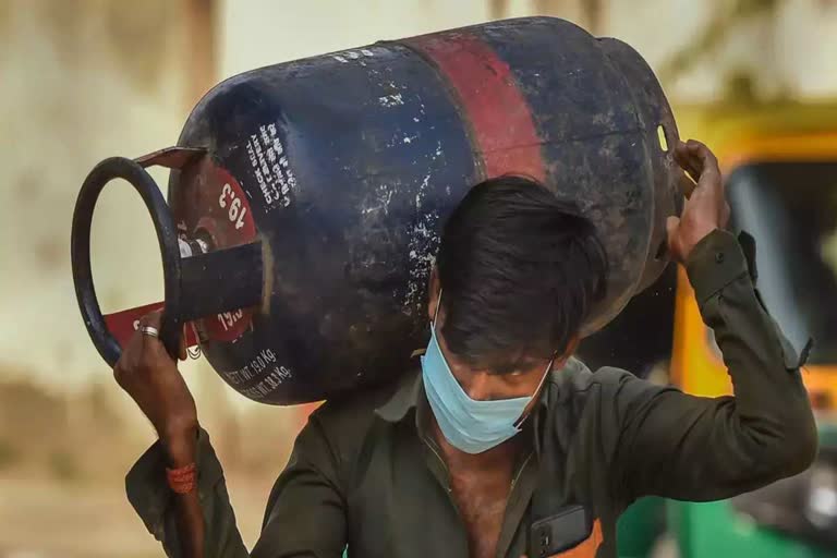 Commercial LPG cylinder price cut by Rs 135 from June 1