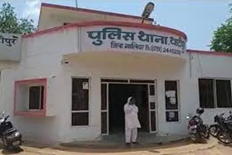 Husband left wife and two daughters in Gwalior