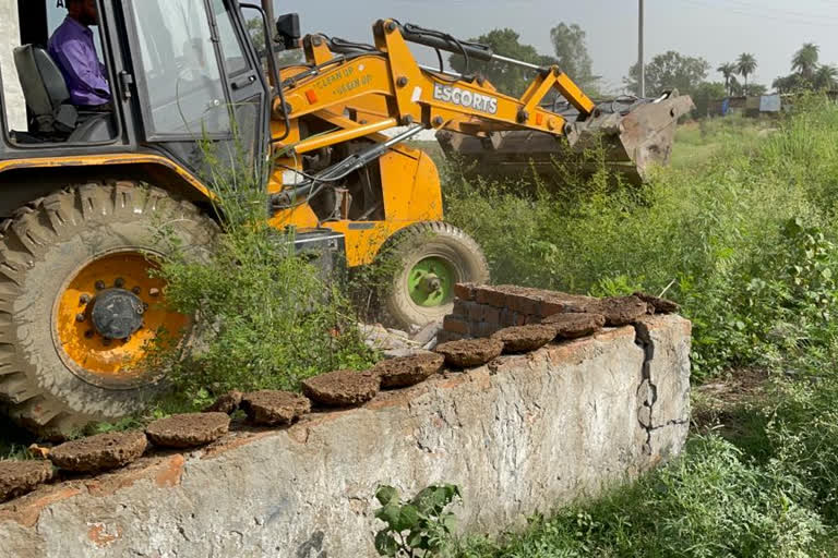 गाजियाबाद में भूमाफिया के खिलाफ कार्रवाई