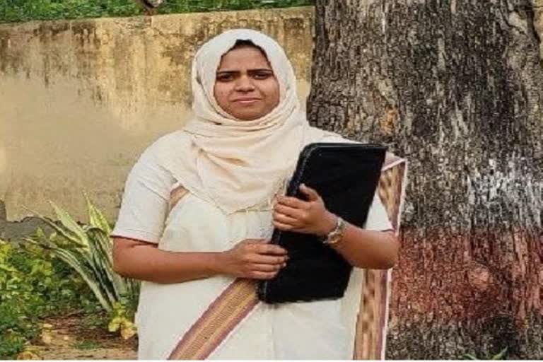 Tehsin Banu from Hubli who passed upsc