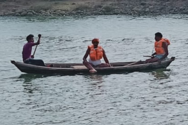 Five drowned after boat capsizes in Tamas river  Big accident in Rewa district  Rescue operation continues in Tamas river  ರೇವಾ ಜಿಲ್ಲೆಯಲ್ಲಿ ದೋಣಿ ಮುಳುಗಿ ಸಹೋದರರು ನೀರುಪಾಲು  ಮಧ್ಯಪ್ರದೇಶದ ತಮಸ್​ ನದಿಯಲ್ಲಿ ದುರಂತ  ತಮಸ್​ ನದಿಯಲ್ಲಿ ರಕ್ಷಣಾ ಕಾರ್ಯ ಆರಂಭ