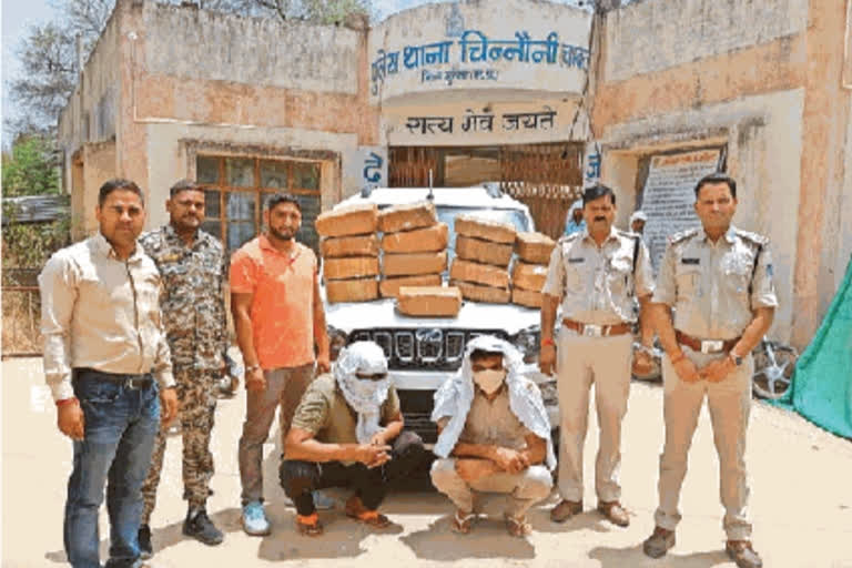 Smuggle of ganja in UP police uniform