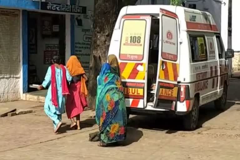 procreative did not get 108 ambulance In shivpuri