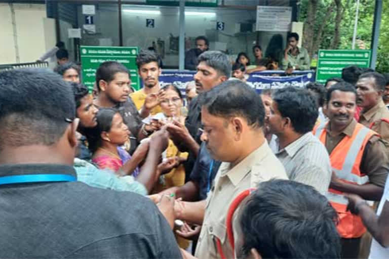 devotees bags missing in tirumala