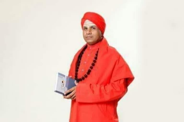 Sri Gurubasava Swamiji of Pandomatti Viratkamath