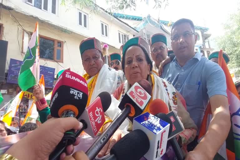 pratibha singh attacks on jairam government