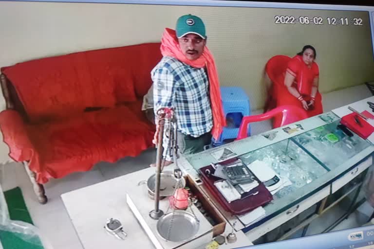 Theft in jewelery shop of Janjgir Champa