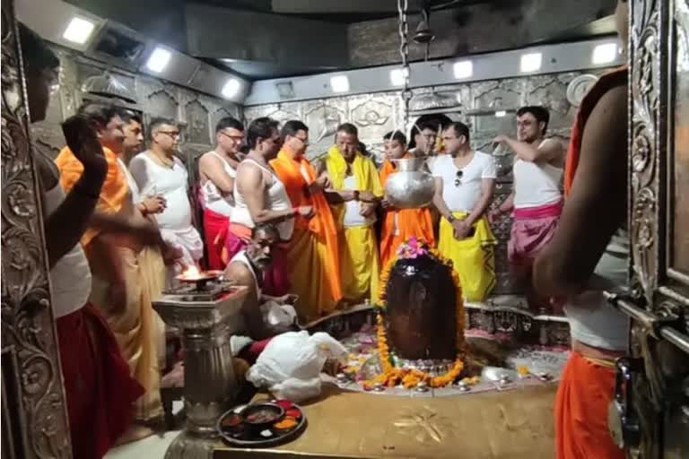 Break on protocol in Mahakaleshwar temple