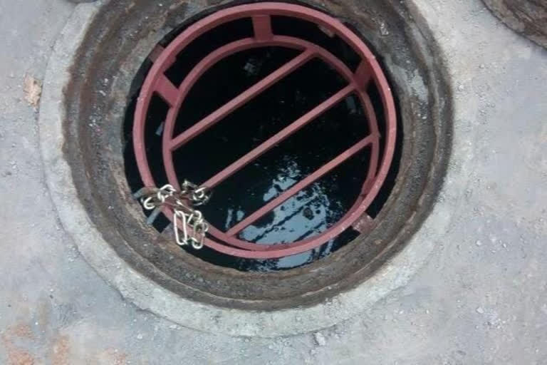 Protective mesh on manhole
