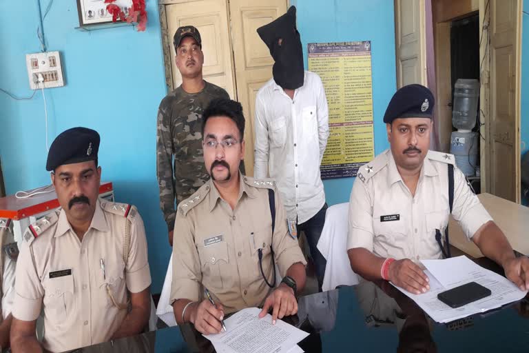 Adityapur police arrested three criminals in Seraikela