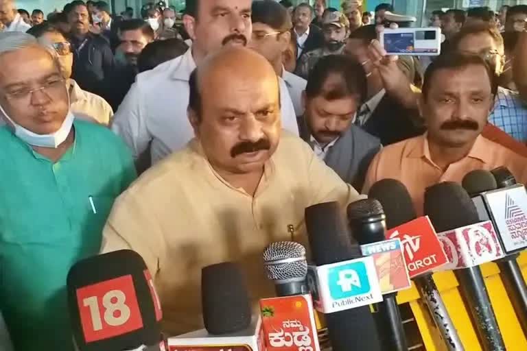 CM Bommai close up the textbook controversy, textbook controversy ended in Karnataka, Rohit Chakratirtha Samiti dissolution, Karnataka textbook news, ಪಠ್ಯಪುಸ್ತಕ ವಿವಾದಕ್ಕೆ ತೆರೆ ಎಳೆದ ಸಿಎಂ ಬೊಮ್ಮಾಯಿ, ಕರ್ನಾಟಕದಲ್ಲಿ ಅಂತ್ಯಗೊಂಡ ಪಠ್ಯಪುಸ್ತಕ ವಿವಾದ, ರೋಹಿತ್ ಚಕ್ರತೀರ್ಥ ಸಮಿತಿ ವಿಸರ್ಜನೆ, ಕರ್ನಾಟಕ ಪಠ್ಯಪುಸ್ತಕ ಸುದ್ದಿ,