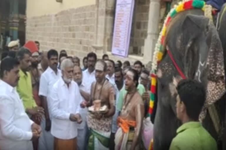 திருக்கடையூர் அமிர்தகடேஸ்வரர் ஆலயத்தில் அமைச்சர் சேகர்பாபு வழிபாடு