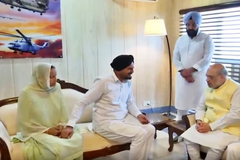 Sidhu Moose Wala’s Parents Meet Amit Shah in Chandigarh