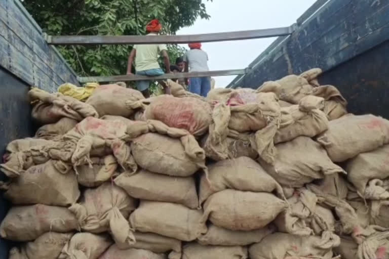 Illegal mining of stones in Koderma