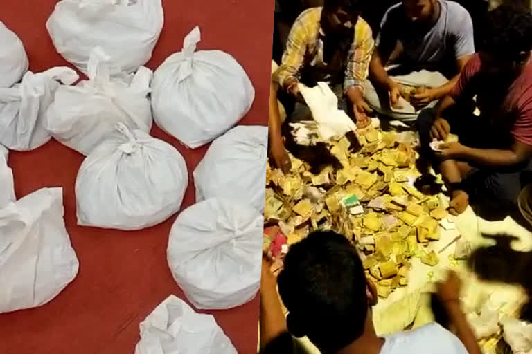 money bag were found in beggar room after his death  ആന്ധ്രാപ്രദേശ് കാക്കിനട  മരണപ്പെട്ട ഭിക്ഷക്കാരന്‍റെ മുറിയില്‍ നിന്നും പണം കണ്ടെത്തി  Velangi Karapa Mandal